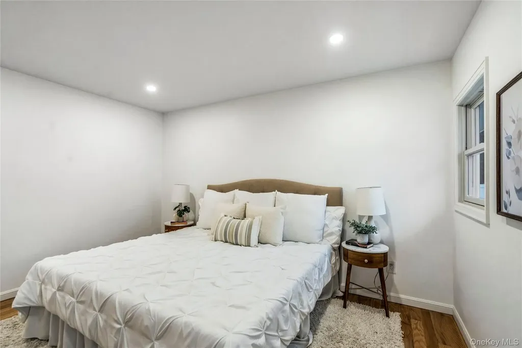 2 Mohegan Drive Massapequa NY 11758