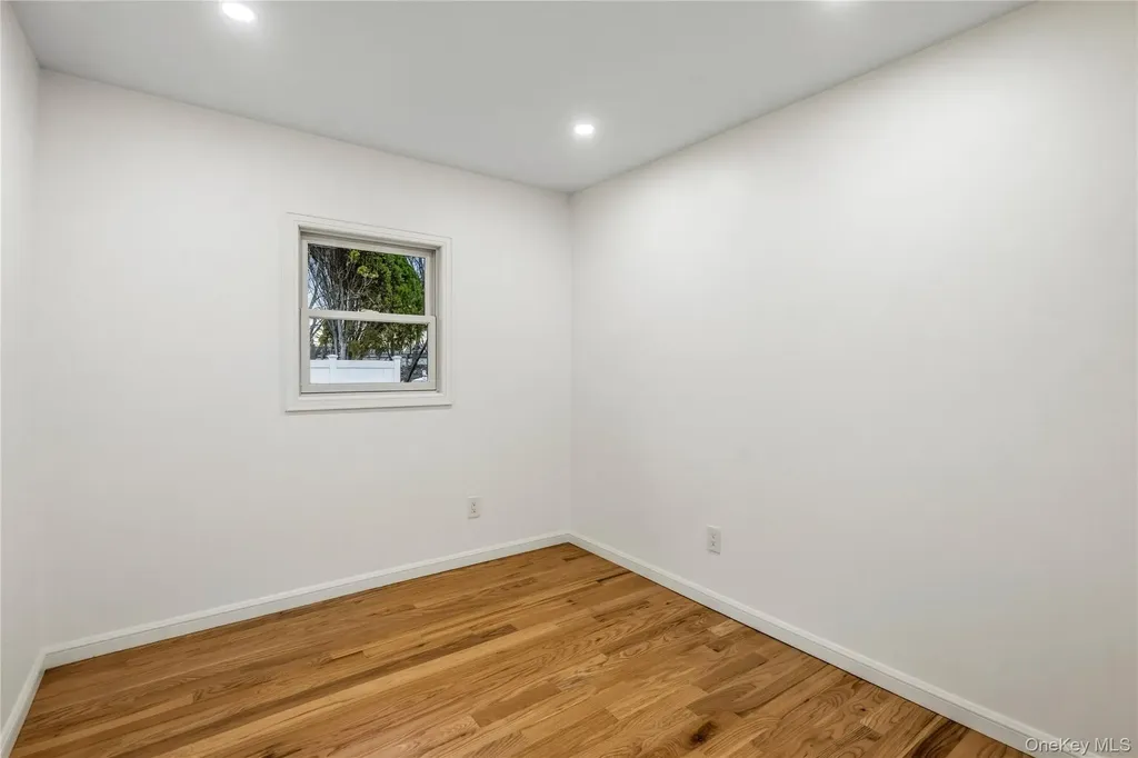 2 Mohegan Drive Massapequa NY 11758