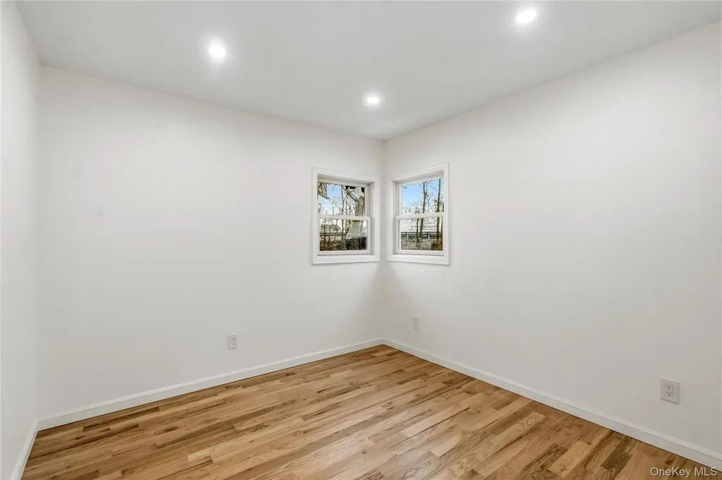 2 Mohegan Drive Massapequa NY 11758