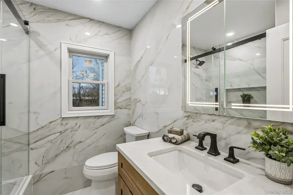 2 Mohegan Drive Massapequa NY 11758