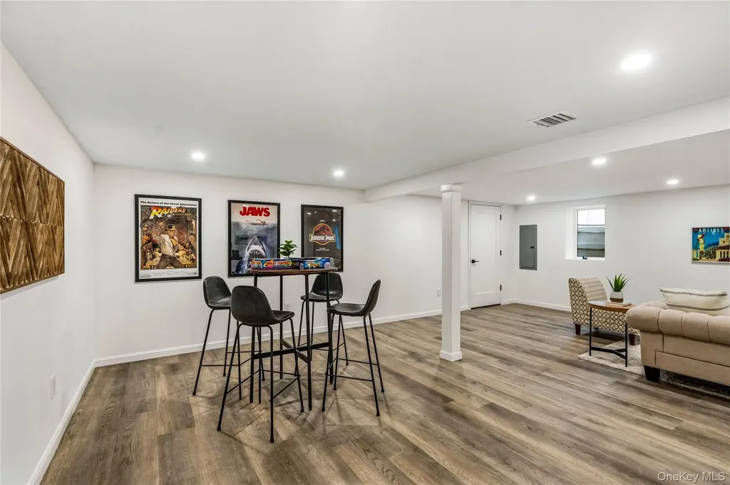 2 Mohegan Drive Massapequa NY 11758