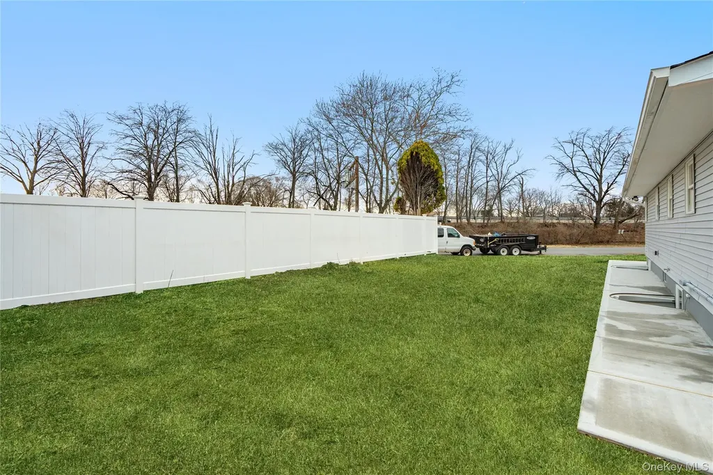 2 Mohegan Drive Massapequa NY 11758