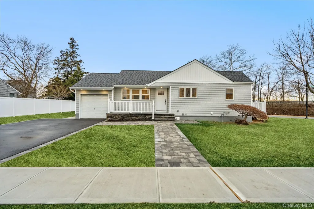 2 Mohegan Drive Massapequa NY 11758