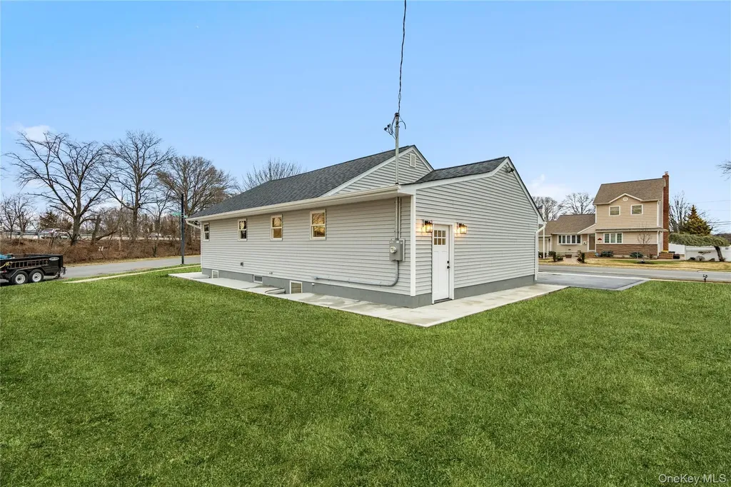 2 Mohegan Drive Massapequa NY 11758