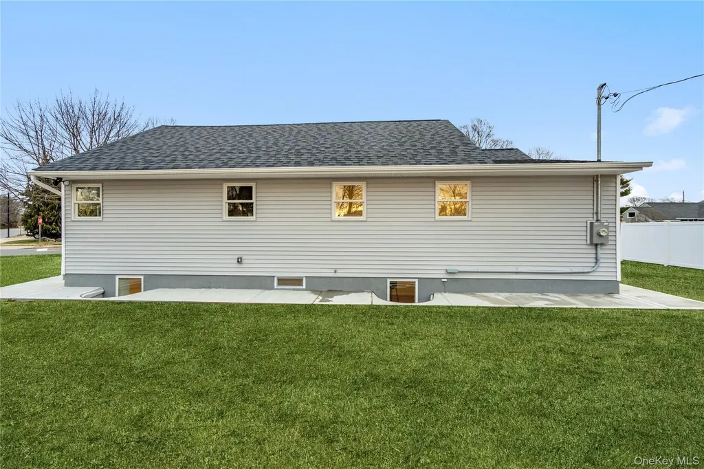 2 Mohegan Drive Massapequa NY 11758