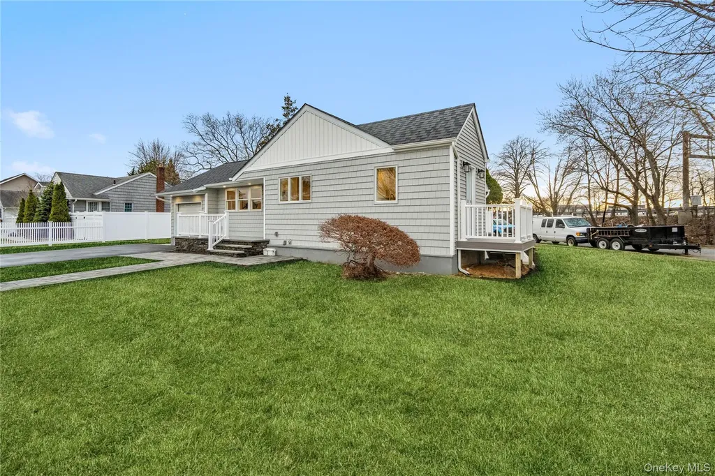 2 Mohegan Drive Massapequa NY 11758