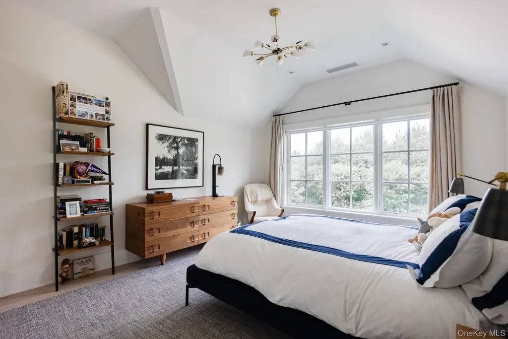 571 Pauls Lane Bridgehampton NY 11932