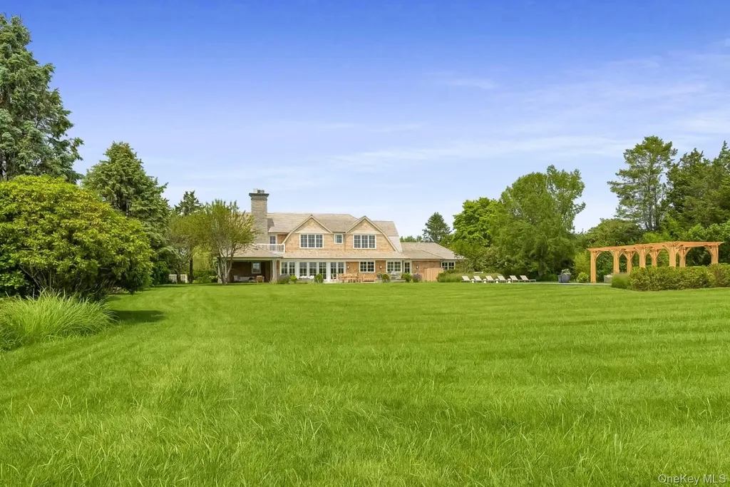 571 Pauls Lane Bridgehampton NY 11932