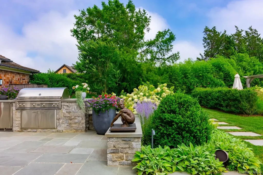 571 Pauls Lane Bridgehampton NY 11932