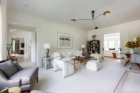 571 Pauls Lane Bridgehampton NY 11932