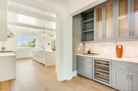 571 Pauls Lane Bridgehampton NY 11932