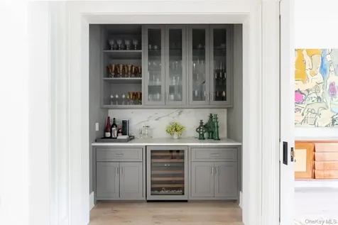571 Pauls Lane Bridgehampton NY 11932
