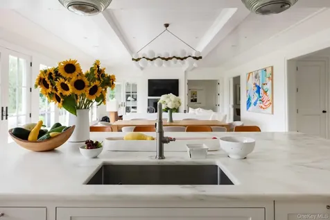 571 Pauls Lane Bridgehampton NY 11932