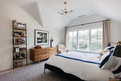 571 Pauls Lane Bridgehampton NY 11932