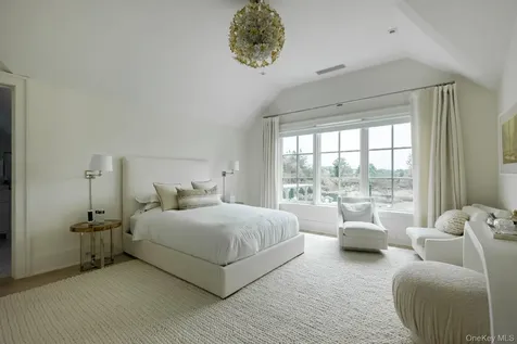 571 Pauls Lane Bridgehampton NY 11932
