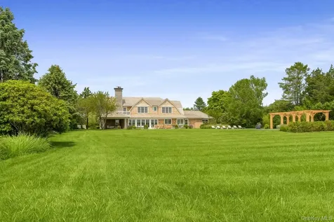 571 Pauls Lane Bridgehampton NY 11932
