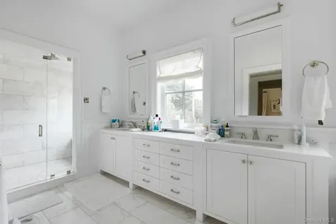 571 Pauls Lane Bridgehampton NY 11932