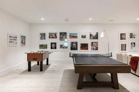 571 Pauls Lane Bridgehampton NY 11932