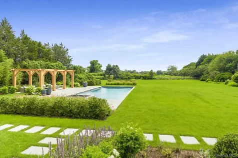 571 Pauls Lane Bridgehampton NY 11932