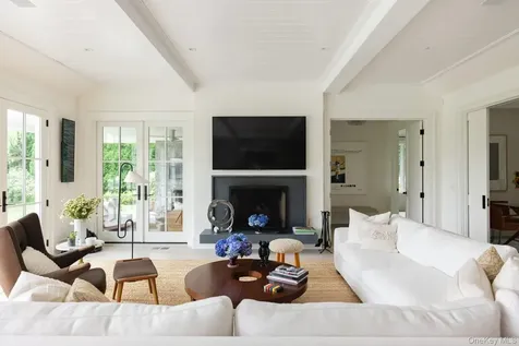 571 Pauls Lane Bridgehampton NY 11932