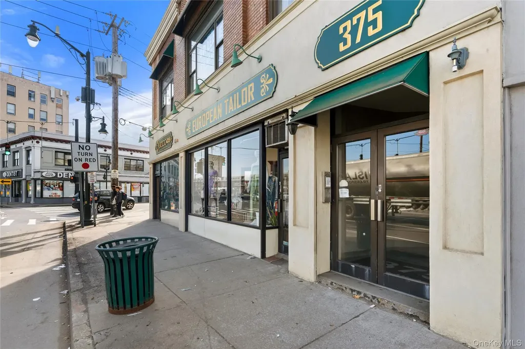 379 Sunrise Highway Lynbrook NY 11563