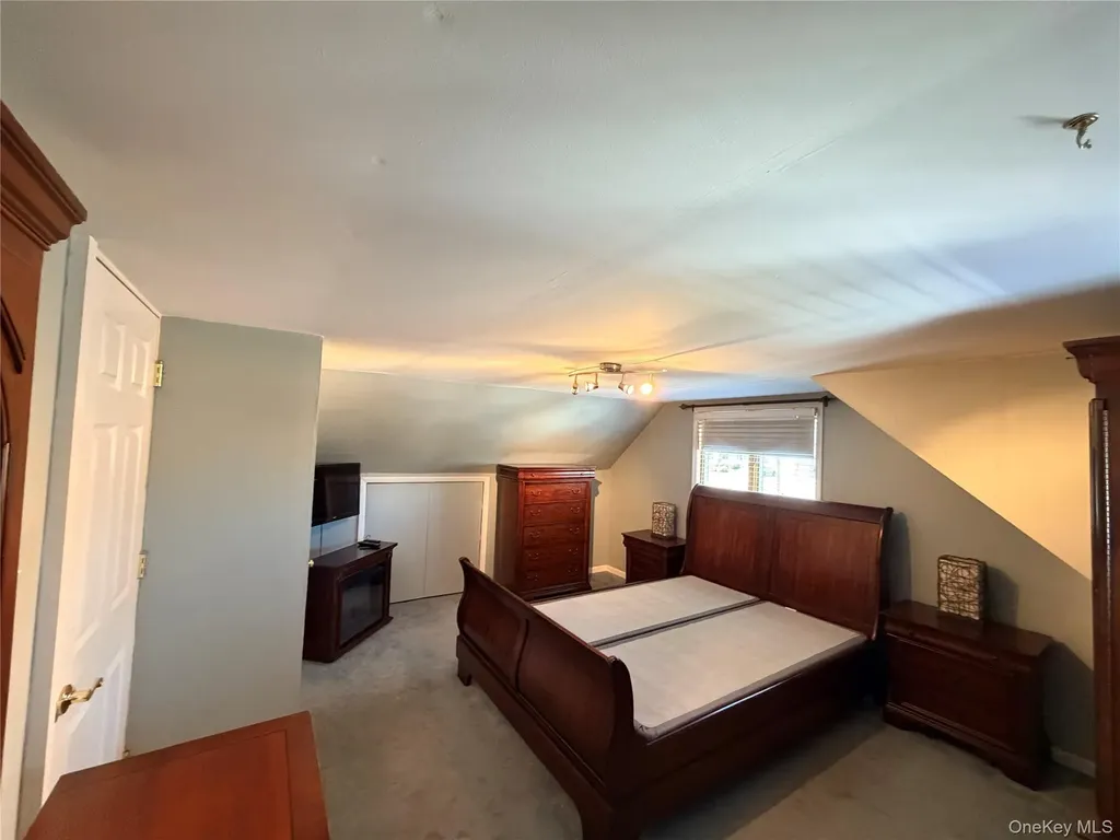 140 10th Avenue West Babylon NY 11704