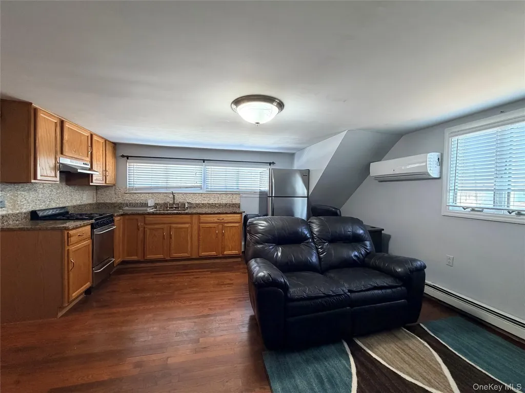 140 10th Avenue West Babylon NY 11704