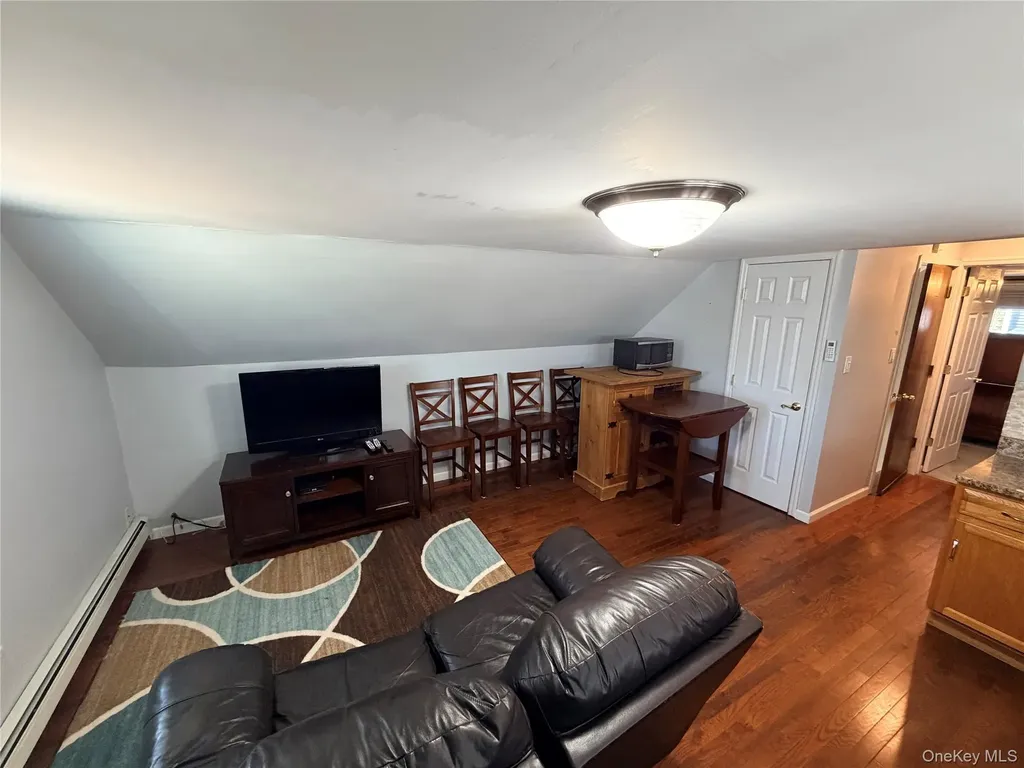 140 10th Avenue West Babylon NY 11704