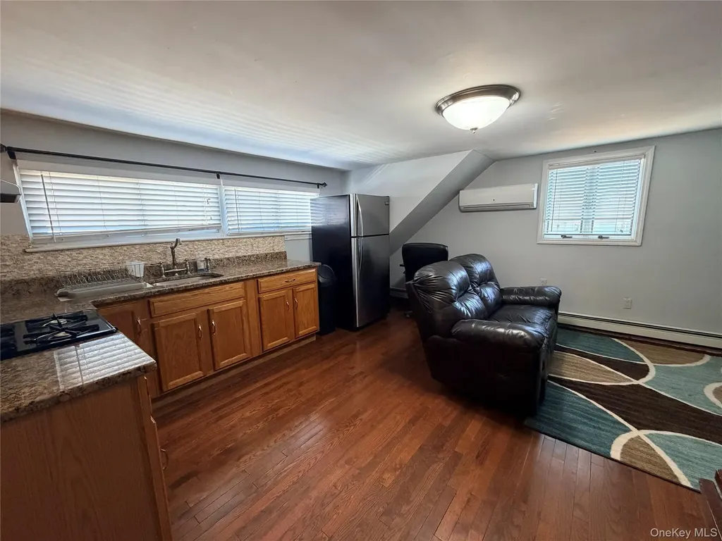 140 10th Avenue West Babylon NY 11704