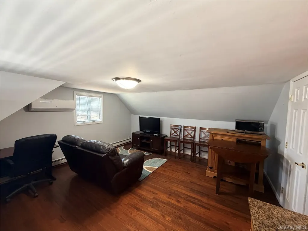 140 10th Avenue West Babylon NY 11704