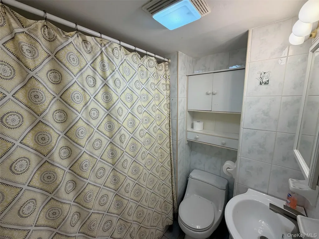 140 10th Avenue West Babylon NY 11704