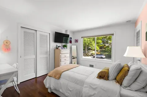 40 Penny Lane Scarsdale NY 10583