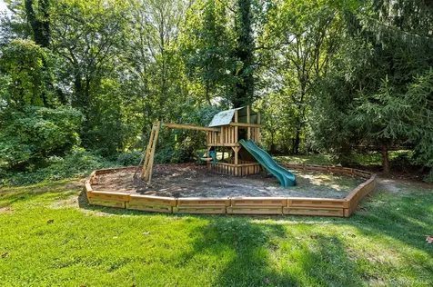 40 Penny Lane Scarsdale NY 10583