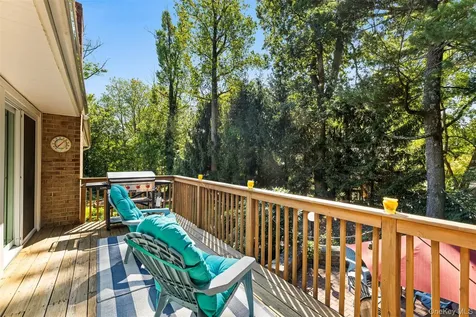 40 Penny Lane Scarsdale NY 10583