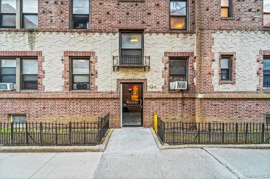 61-40 Saunders Rego Park NY 11374