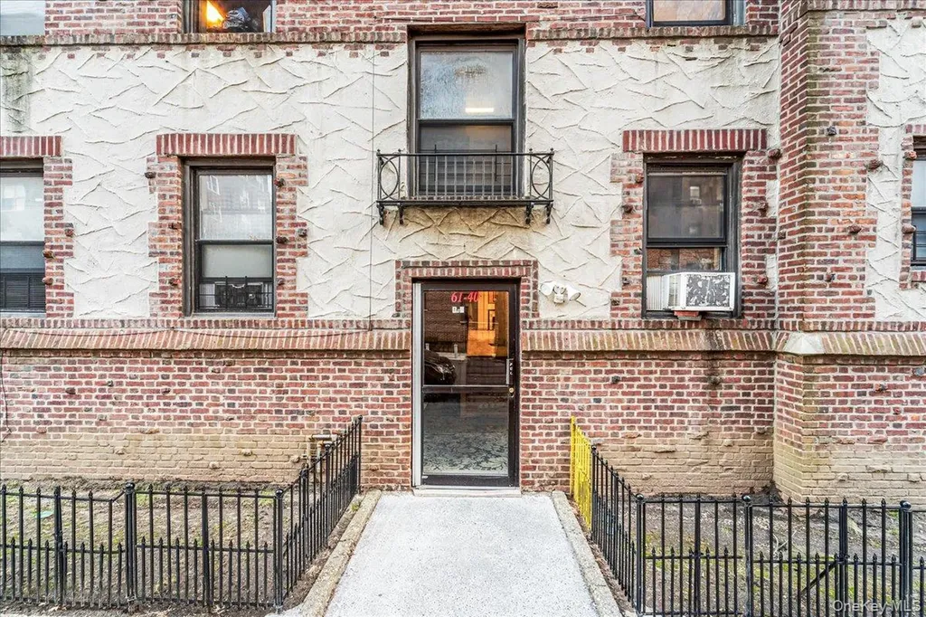 61-40 Saunders Rego Park NY 11374