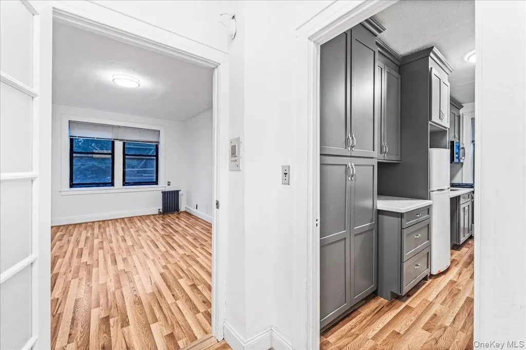61-40 Saunders Rego Park NY 11374