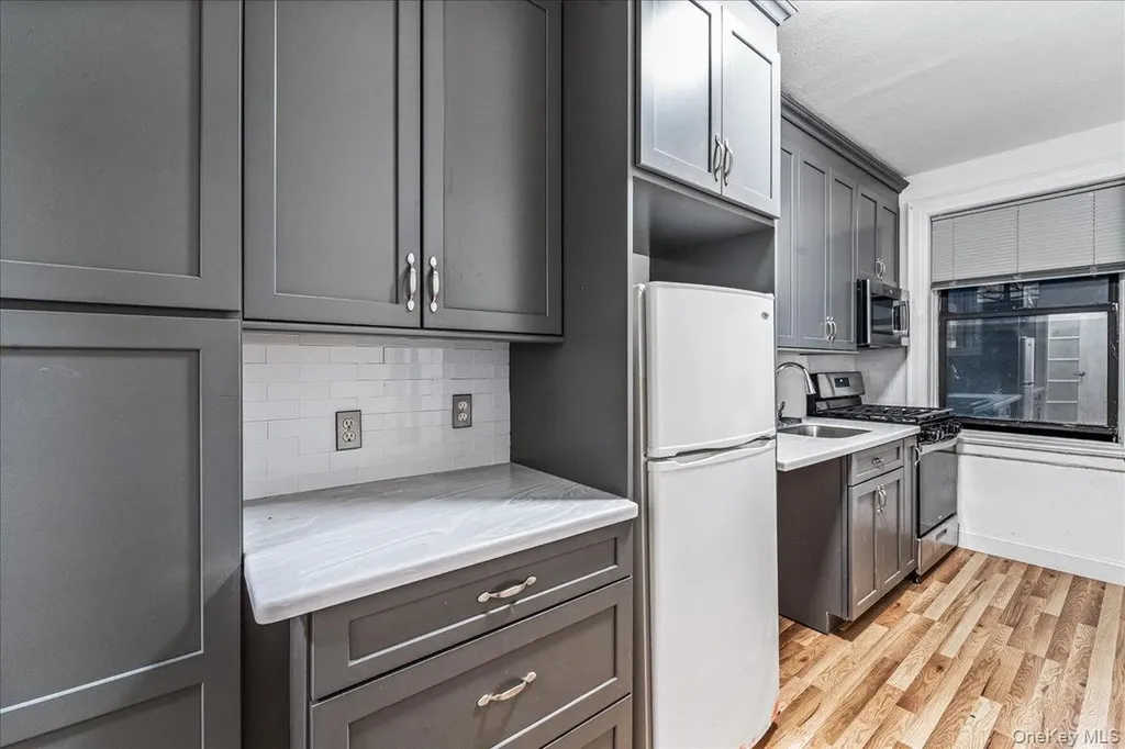 61-40 Saunders Rego Park NY 11374