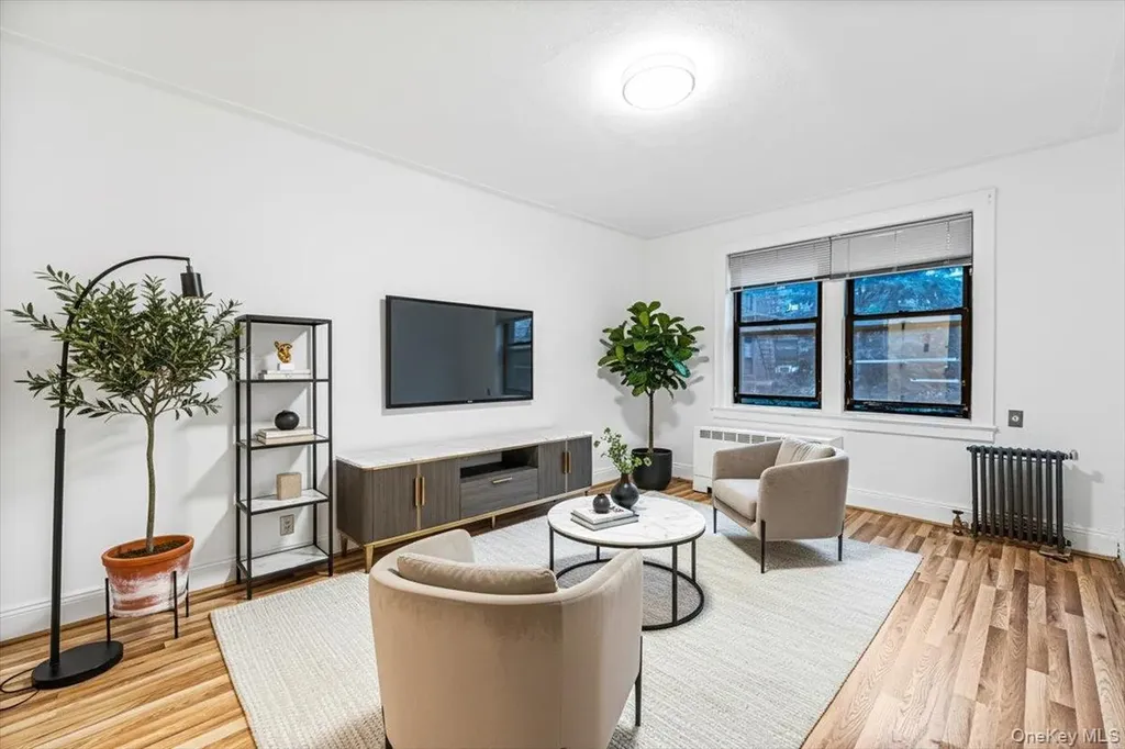 61-40 Saunders Rego Park NY 11374