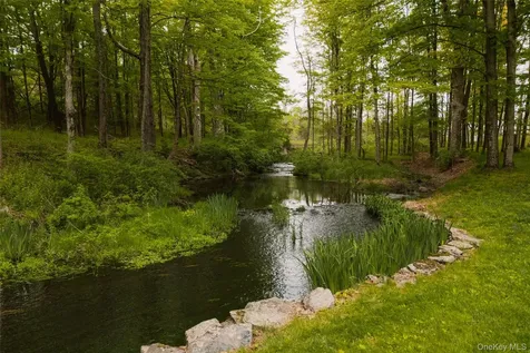1046 Bulls Head Road Clinton Corners NY 12514