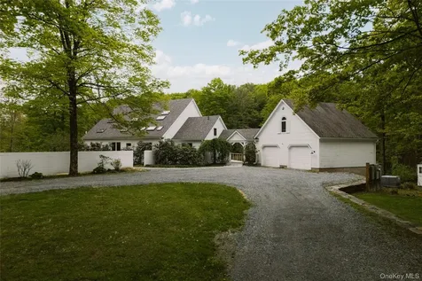 1046 Bulls Head Road Clinton Corners NY 12514