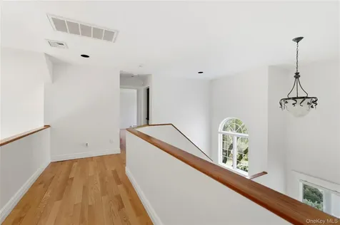 5 Elizabeth Court Briarcliff Manor NY 10510