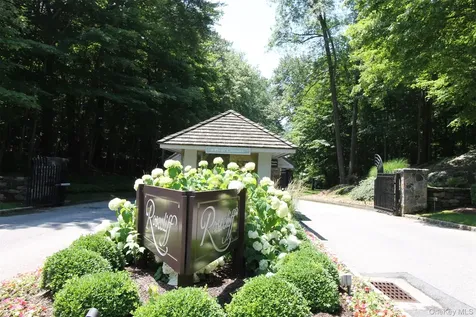 5 Elizabeth Court Briarcliff Manor NY 10510
