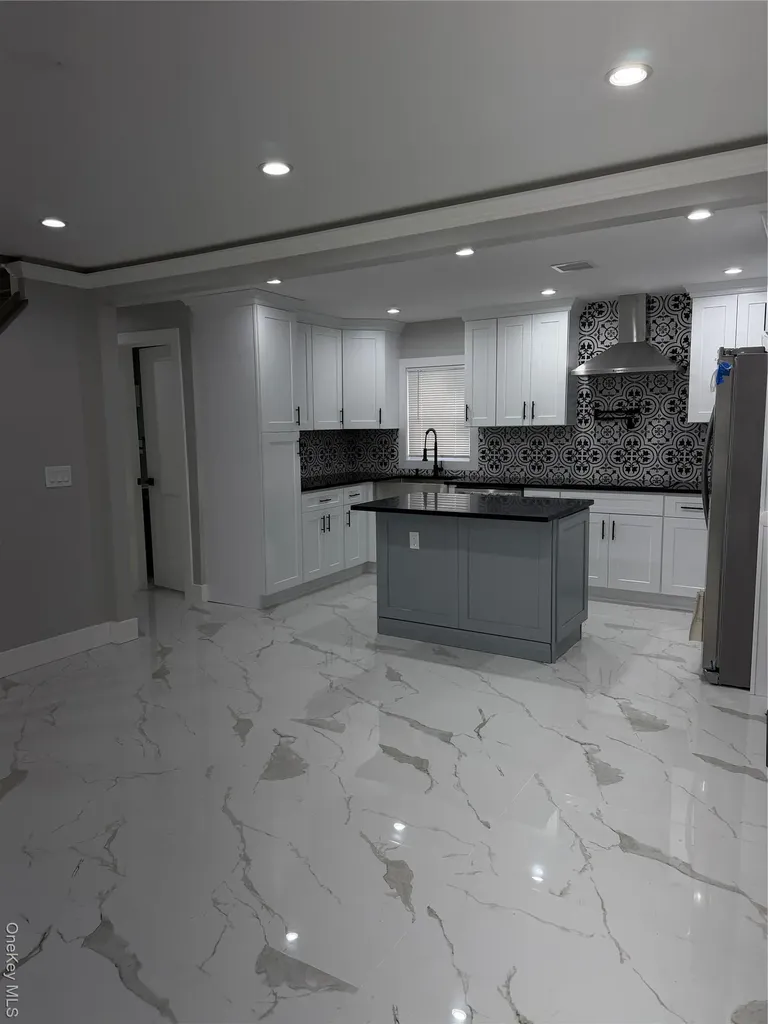 51 Osprey Place Massapequa NY 11758