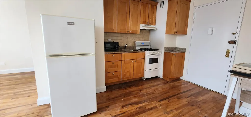 222-89 Braddock Avenue Bellerose NY 11428