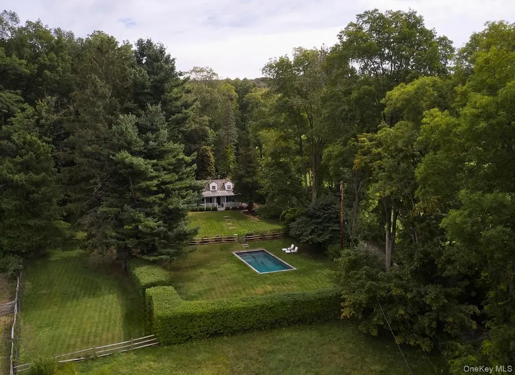 11 Sutton Road Millbrook NY 12545