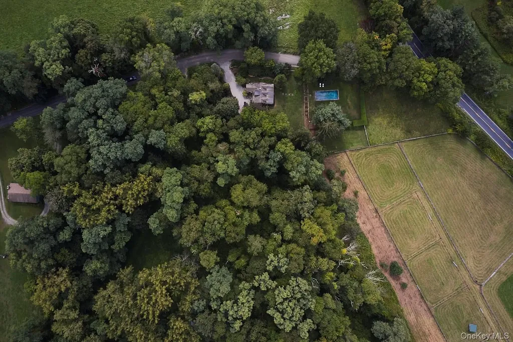11 Sutton Road Millbrook NY 12545