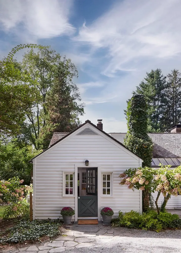 11 Sutton Road Millbrook NY 12545