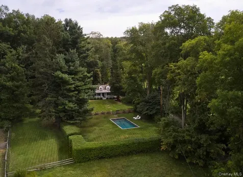 11 Sutton Road Millbrook NY 12545