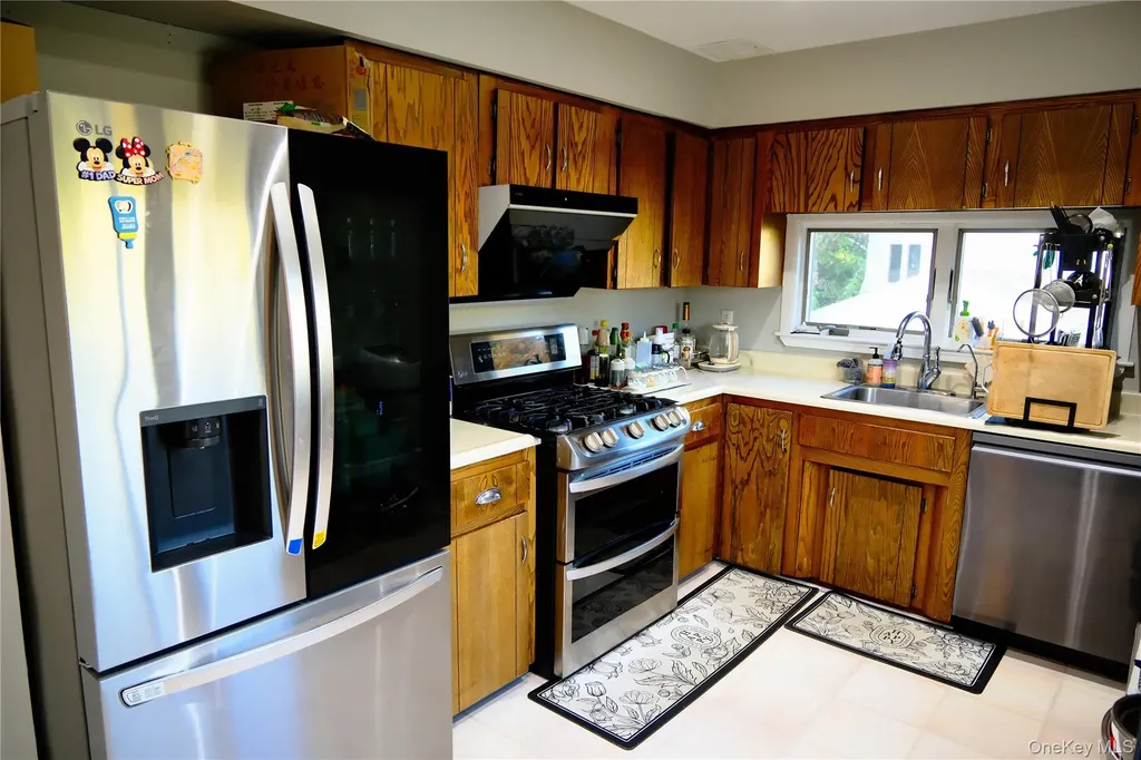 23 Bowman Lane Kings Park NY 11754